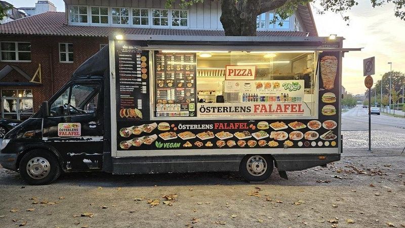 Matvagnen Österlen Falafel på Österportstorg i Ystad